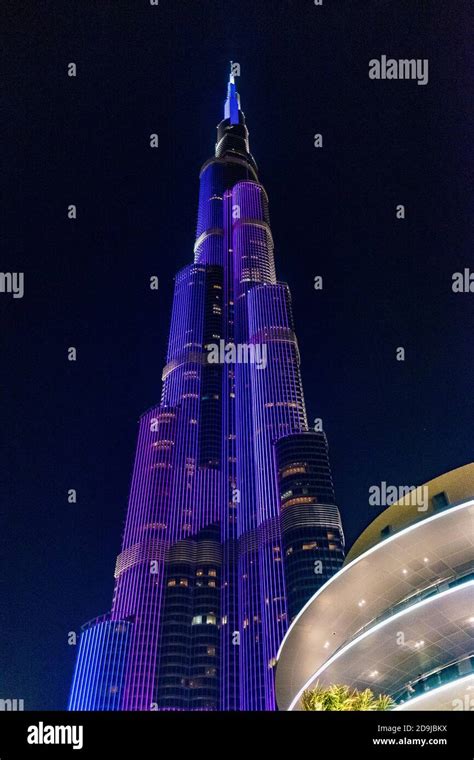 Burj Khalifa By Night Stock Photo Alamy