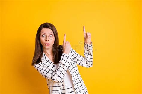 Photo Of Funny Surprised Business Woman Dressed White Plaid Jacket