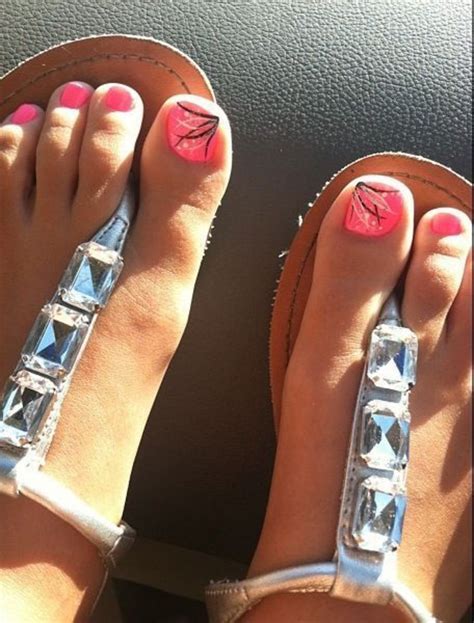 40 stunning summer toenail designs to show off on the beach bellatory
