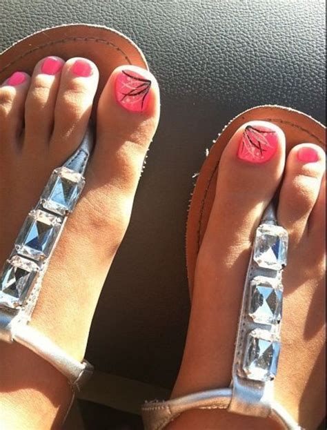 40 Stunning Summer Toenail Designs To Show Off On The Beach Bellatory