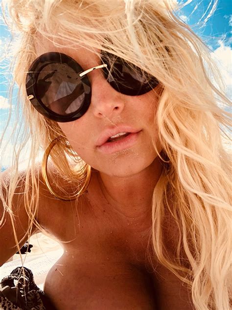 Jessica Simpson Snaps Bikini Selfies During Pda Filled Vacay E