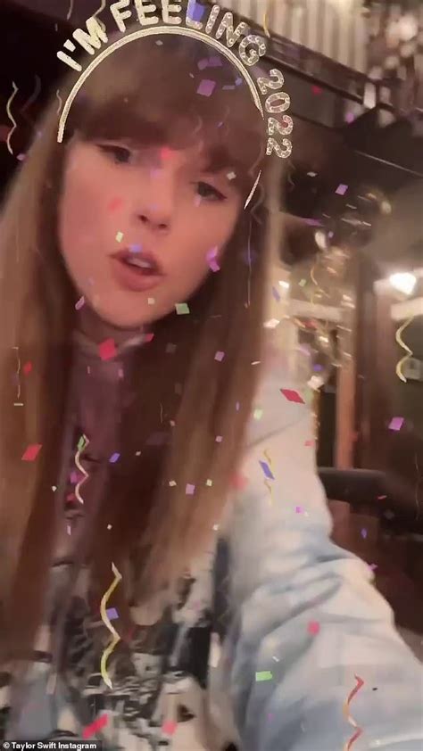 taylor swift lip syncs to her hit track 22 as she celebrates her feline s birthday daily mail