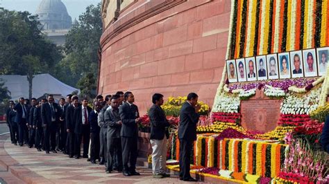 Pm Modi Mps Pay Floral Tributes To Victims Of 2001 Parliament Attack India News Hindustan Times