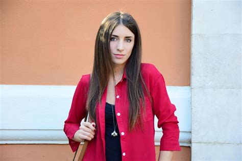 Fashion Blogger Roma Fleur Dhiver Alessia Black Outfit Burgundy