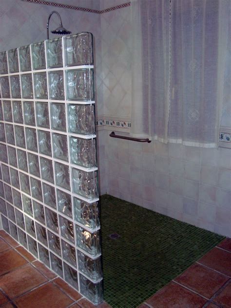 Sistemas de ducha, duchas fijas, teleduchas, paneles de ducha, sets de ducha, termostatos. Foto: Pie de Ducha de Obra4 de Reformas Integrales Alargea ...