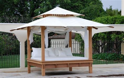 Outdoor Canopy Bed Loving This Omg Toldo Para Patios Camas De