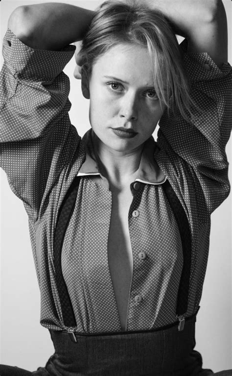 Amelia Eve Photoshoot 2021 Actress Emma Stone Jodie Comer Film Books