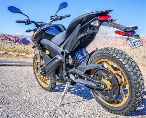 The electric motorcycle manufacturer was quiet for 2019 with no new models or substantial model updates. Review / Zero Motorcycles - What Are They Like To Ride ...