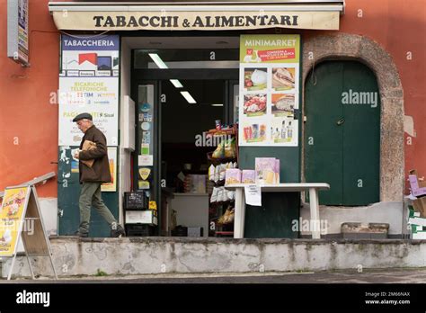 Tabacchi And Alimentari Badalucci Sonia Piazza Dei Martiriprocida