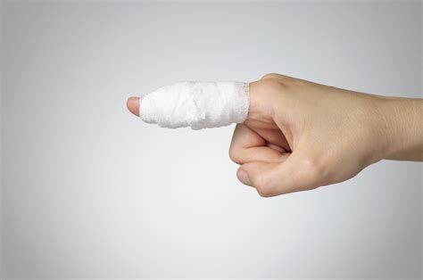 4 Ways to Stabilize and Tape Broken Fingers | Healthfully