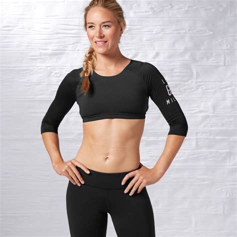 10 Workout Tops That Show Off Your Toned Tummy Womens Workout Outfits