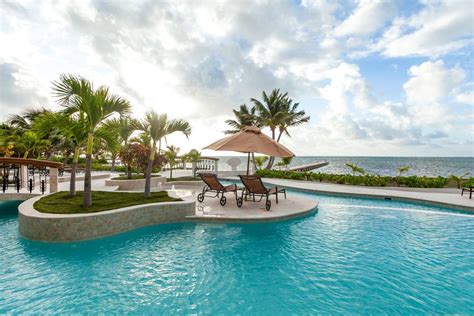 Sandy Point Resorts In Belize