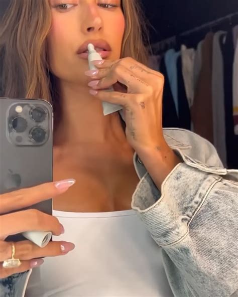 hailey bieber just got a new flavor of glazed doughnut nails hailey bieber hair and nails hailey