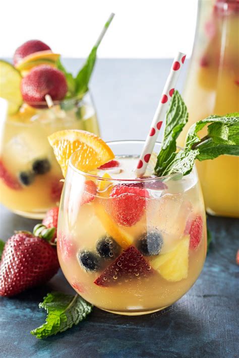 Fizzy Pineapple Punch The Chunky Chef Punch Recipes Alcoholic