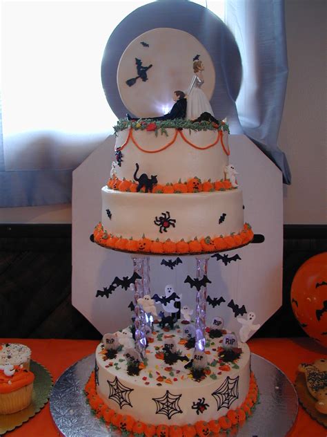 Halloween Wedding Cake ~ Cake Idea Red Velvet Wedding