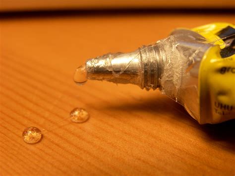 Adhesive Researchers Invent Reversible Super-Glue