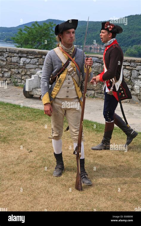 Revolutionary War Reenactors Hi Res Stock Photography And Images Alamy