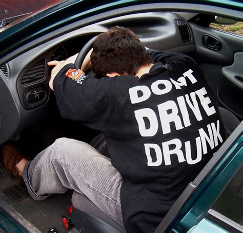 10 Crazy Driving Laws Around The World Should I Really Follow Them Automology Automotive