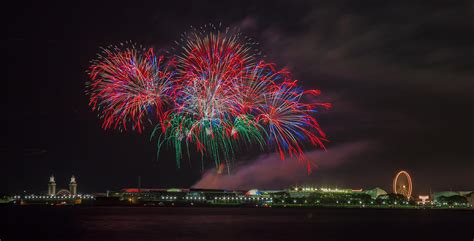 Chicago Fireworks Over Navy Pier Photograph By Greg Thiemeyer Fine