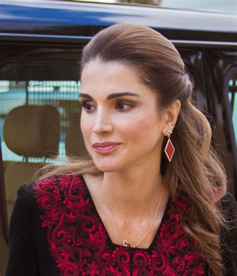 December 2015 ♔♛queen Rania Of Jordan♔♛ Royal Hairstyles Queen Rania Queen Dress