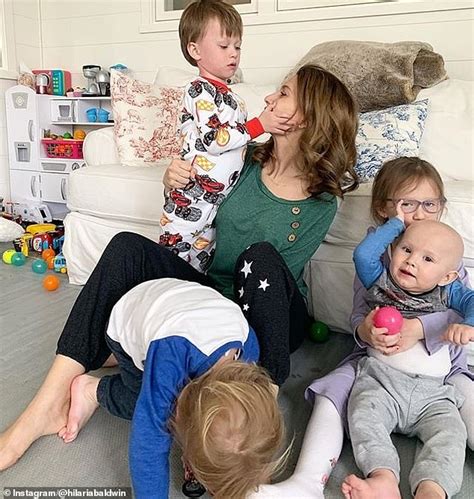 Alec Baldwins Wife Hilaria Shares Photo Of Herself With Her Four Kids