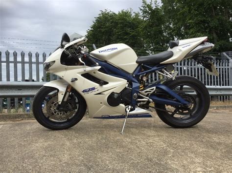 Triumph Daytona 675 Special Edition 2009 Pearl White With Blue