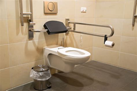 Per tale scopo, le dimensioni per un bagno per disabili devono rispettare alcuni vincoli, ovvero: Bagno per disabili, Misure e cose da Sapere | TiRichiamo.it