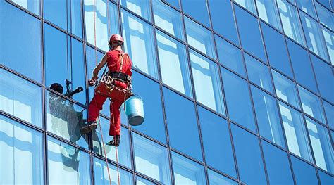 5 Things To Know When Selecting A Commercial Window Cleaner When It