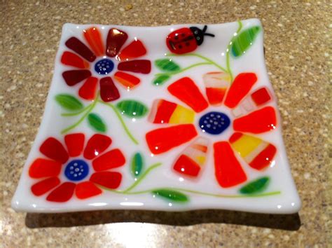 Flowers Are So Easy To Create With Glass With Images Glass Fusing Projects Pottery Painting