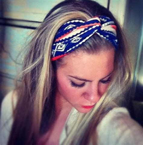 I rotate that look into day 2 or 3 as well when i feel like it, but it makes me look like a hippie! Headband 101: 4 Very Modern Ways To Wear The Hair ...