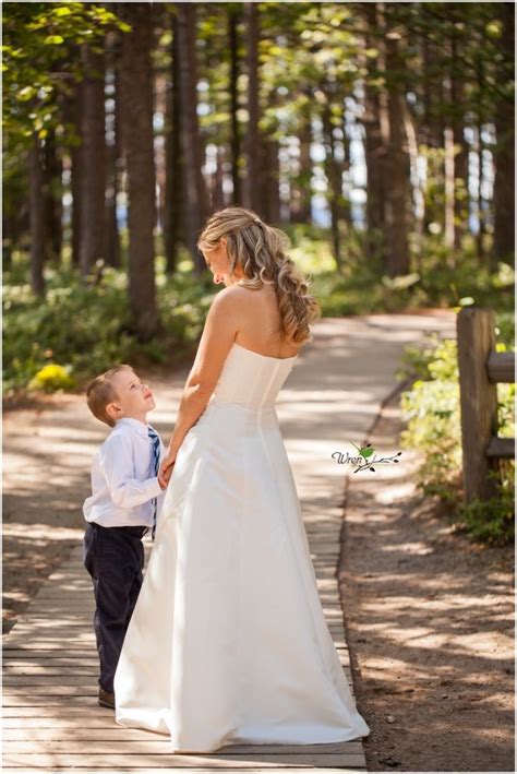 He leads a peaceful existence, wanting the best for his follows victor, a police officer who dedicated his life to fight the narcotraffic war and to help his son pedro, a drug addict who became one of the most. Munising Elopement | Country wedding pictures, Country ...