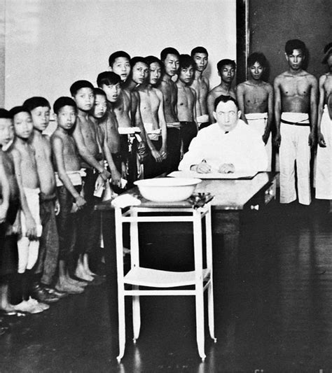 Immigration Chinese Immigrants At Angel Island For Medical Exam