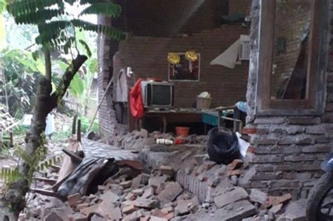 gempa tuban merusak rumah di jember