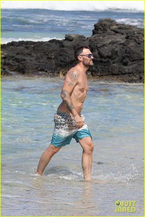 Brian Austin Green Pregnant Sharna Burgess Relax On The Beach In