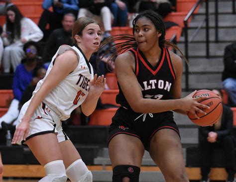 Alton Redbirds Defeat Edwardsville Tigers For First Time Since