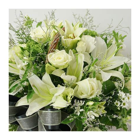 However, flowers often get left behind or die within a few days. N18 Memorial flower basket (18122705) - Giftskorea
