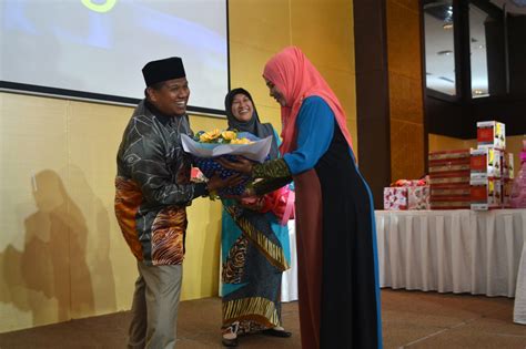 Gunakan kata kunci dan frasa pelawat ucapan hebat. Ucapan Alu-aluan Majlis Makan Malam - Contoh SSSS