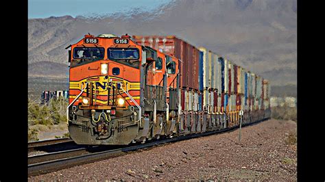 Massive 15000ft 200 Car Bnsf Freight Trains In The Desert 2021 Youtube