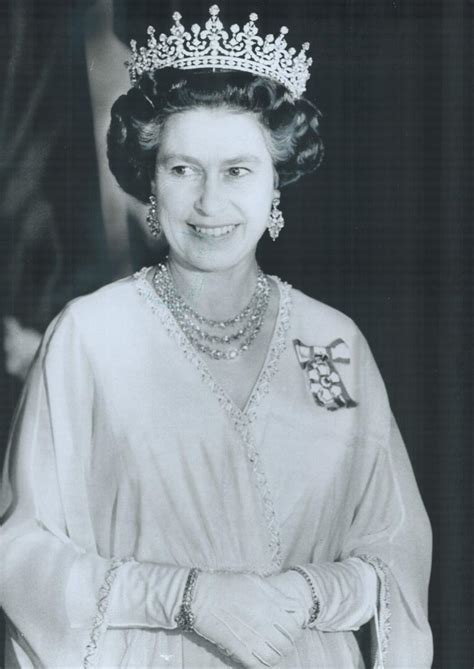 Queen Elizabeth Dressed With Regal Elegance At Ottawas National Arts