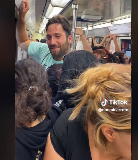 “la Manoseada Va Gratis” Mujeres Acosan A Extranjero En El Metro Expreso