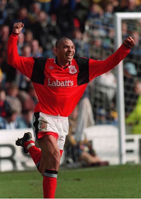 stan collymore of nottingham forest in 1995 nottingham forest stan collymore nottingham