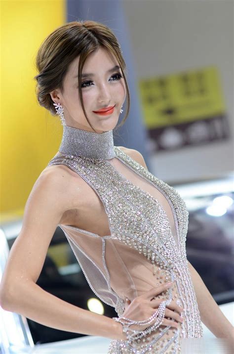 li ying zhi fashion show model dresses