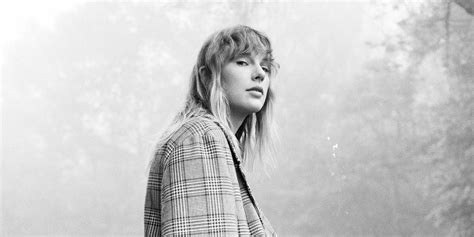 Album cover + artist name + songs + release info. Taylor Swift présente « folklore », son nouvel album ...