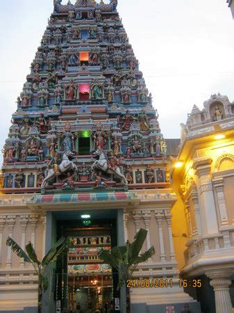 Its a very busy location. Sri Maha Mariamman Temple (Kuala Lumpur) - Tripadvisor