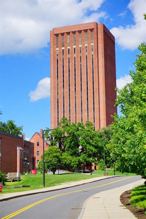 Universidad De Massachusetts Fotografía Editorial Imagen De Edificio