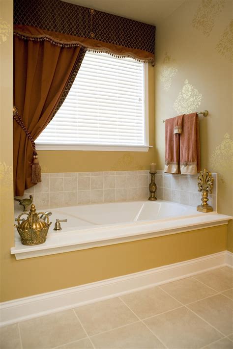 20 Window Treatments For Small Bathroom Windows Decoomo