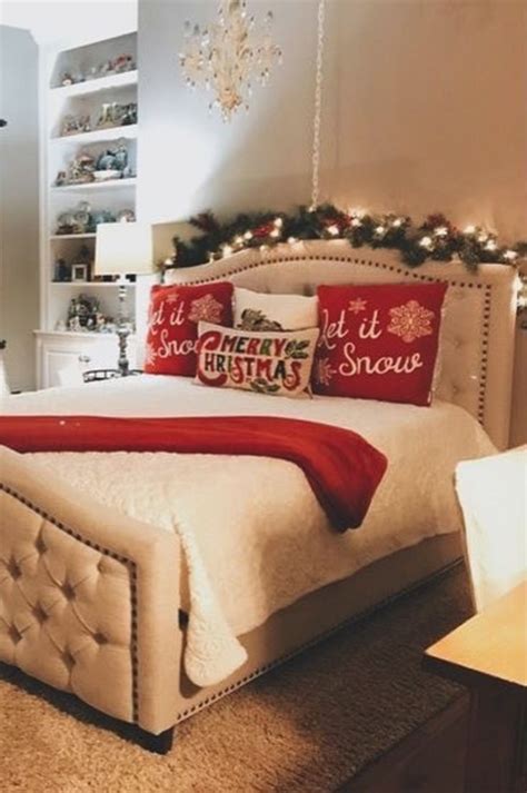 30 Cozy Christmas Bedroom Decoration Ideas New 2021 Page 5 Of 30
