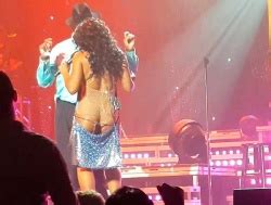 Toni Braxton Ass Out Wardrobe Malfunction On Stage
