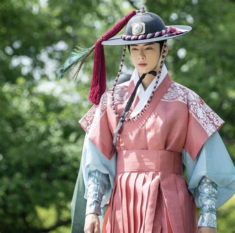 Korean Traditional Dress Traditional Dresses Korean Actors Korean