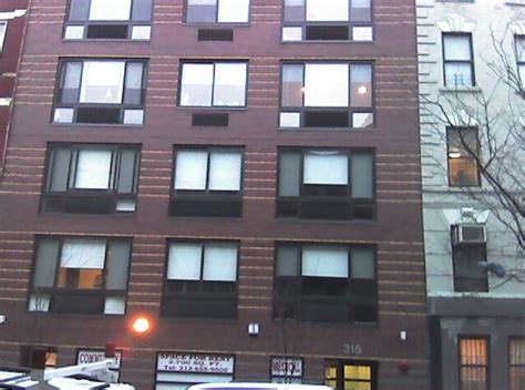 315 E 105th St New York Ny 10029 Apartments In New York Ny